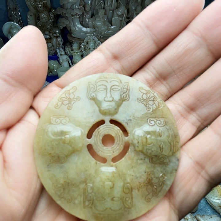 和田玉（青白玉）未镶嵌颈饰