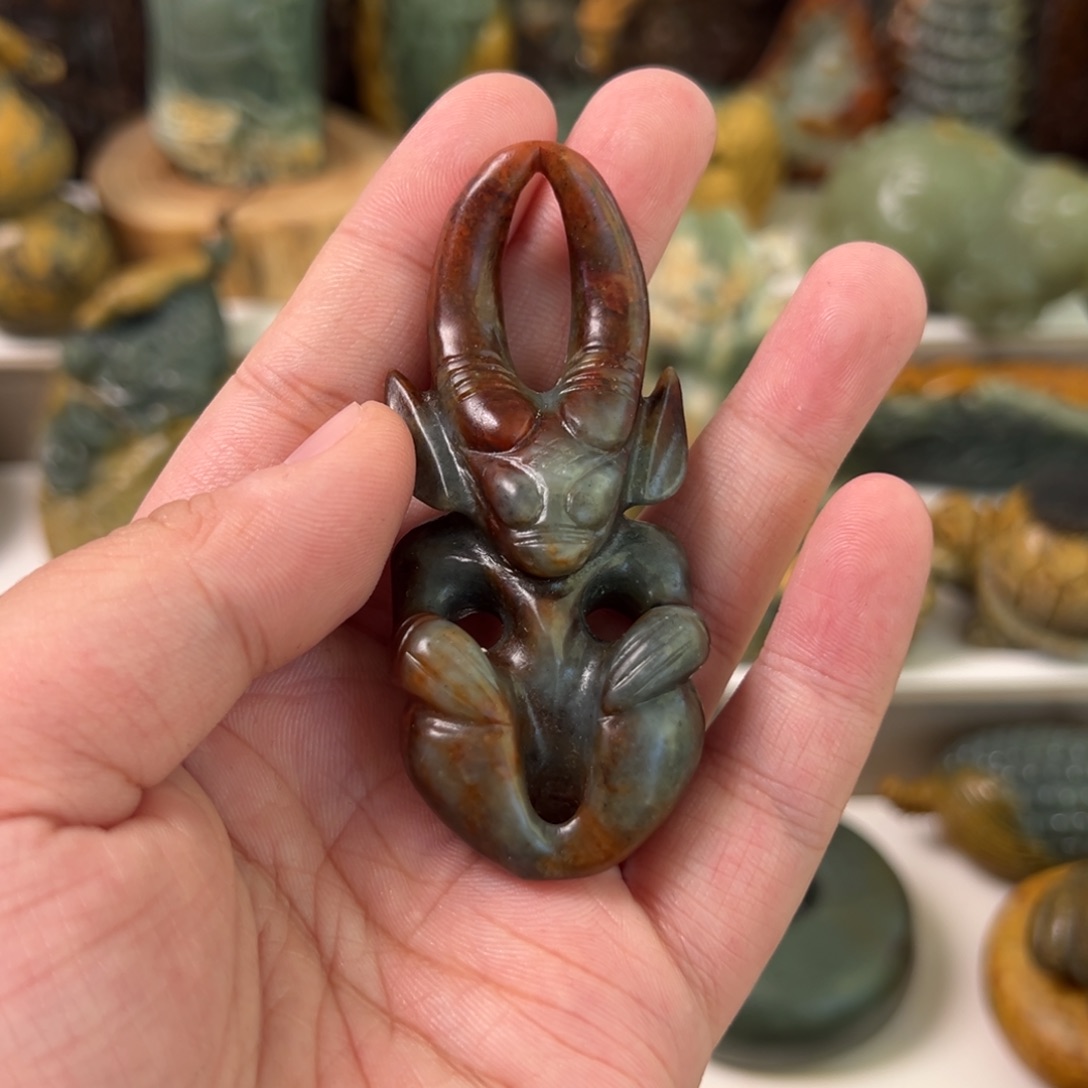风***淡岫岩河磨玉（透闪石质玉）未镶嵌把件