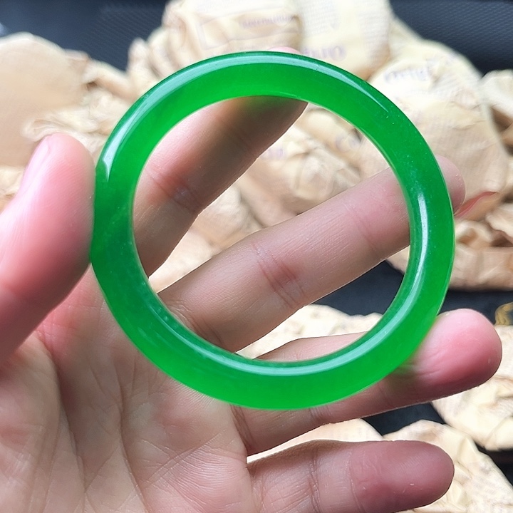 翡翠颈饰未镶嵌啊啊