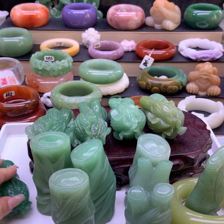 宝***贝石英岩玉未镶嵌13468975444