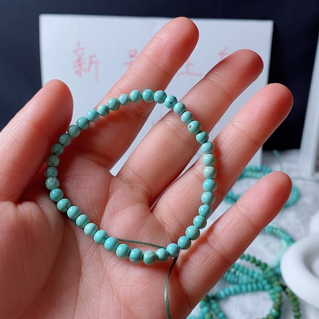 绿松石颈饰未镶嵌