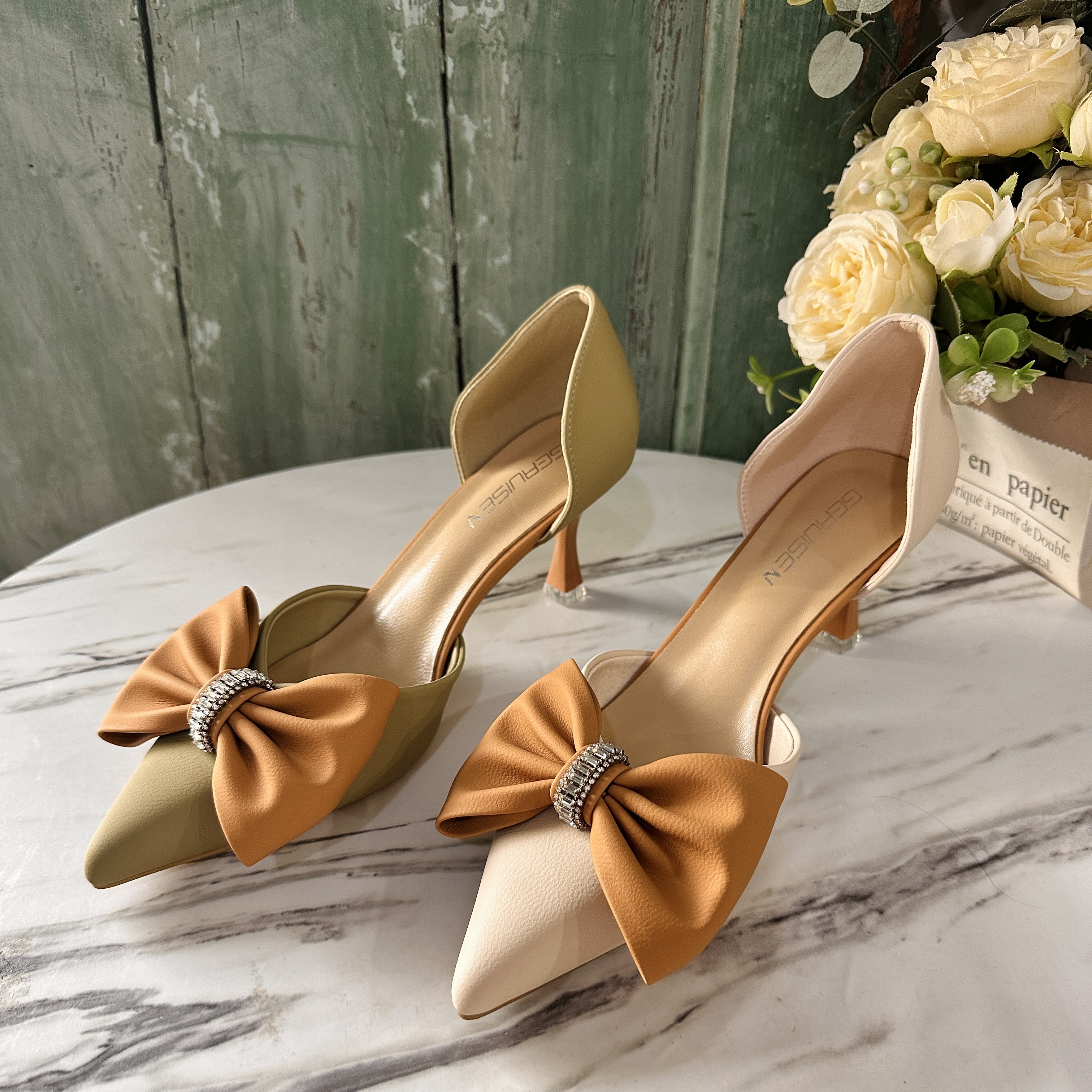 99 以备注号 尖头蝴蝶结中空小猫跟法式单鞋