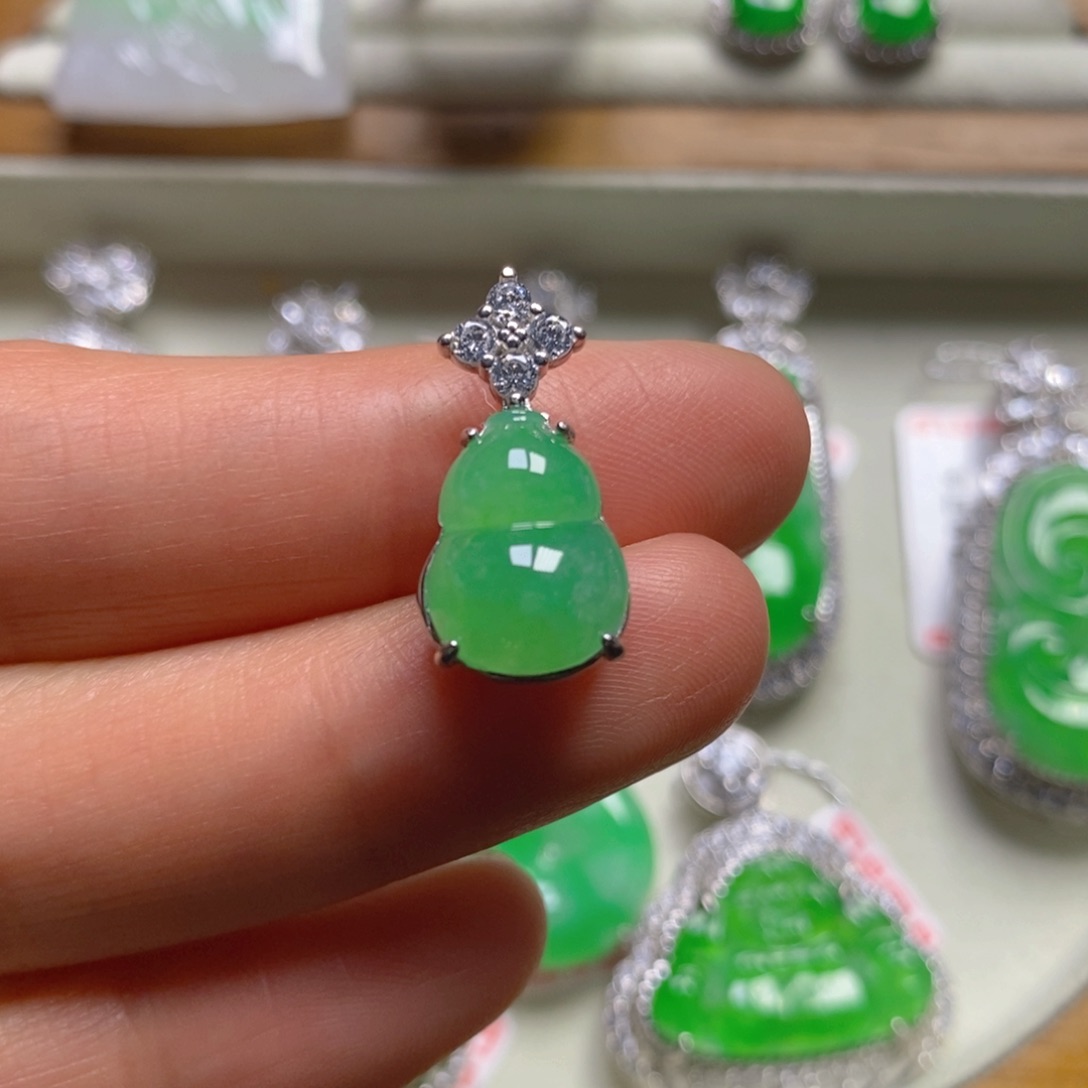 翡翠颈饰银S925镶嵌葫芦吊坠