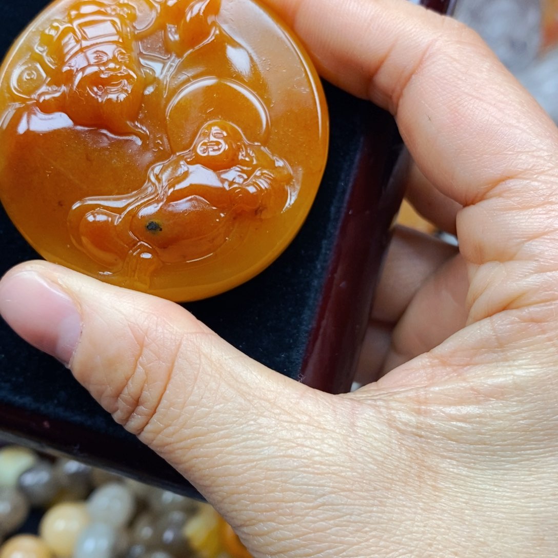 石英质玉（黄龙玉）未镶嵌颈饰