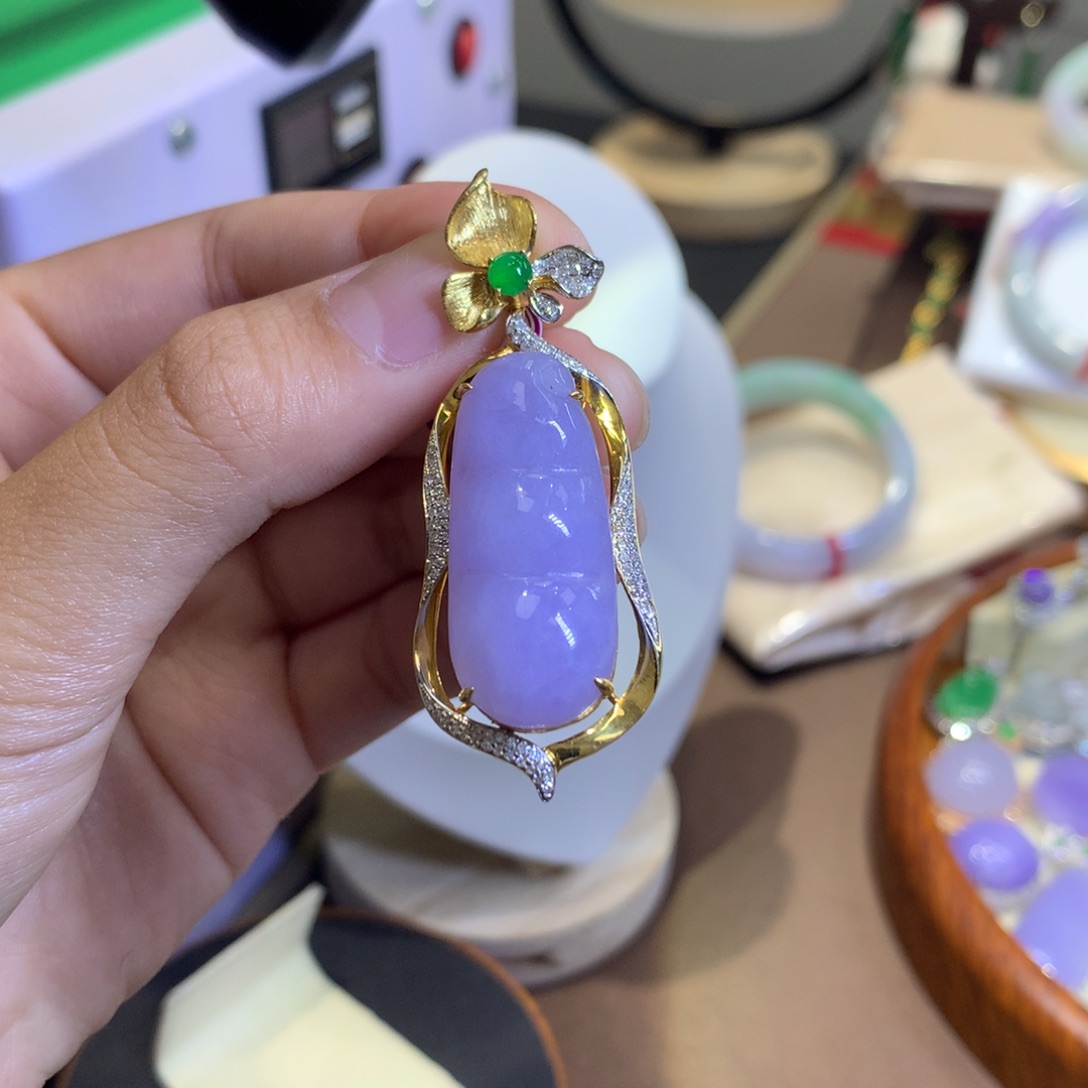 翡翠18K金镶嵌颈饰翡翠