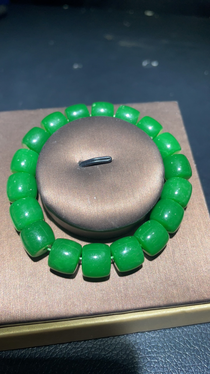 58  卡12老型辣绿手链