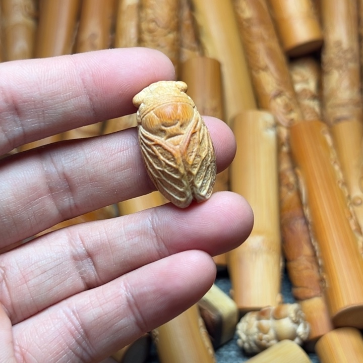 实心竹雕刻手把件