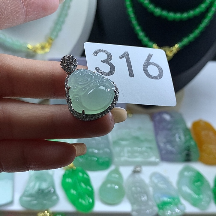 翡翠未镶嵌吊坠(赠链)