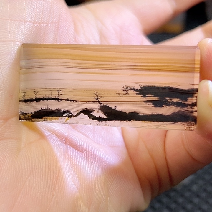 如***戏玛瑙/玉髓未镶嵌珠宝半成品
