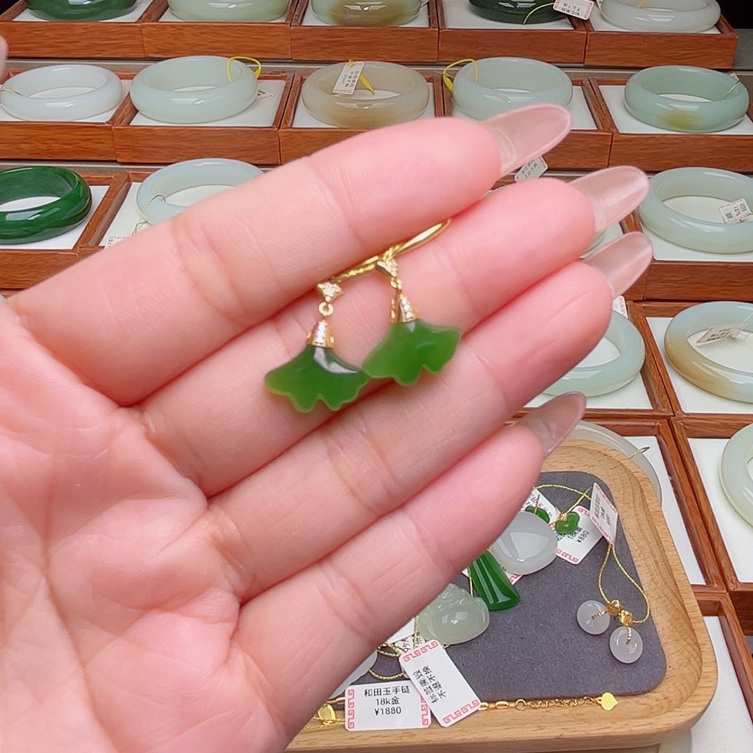 18K金镶嵌和田玉耳饰