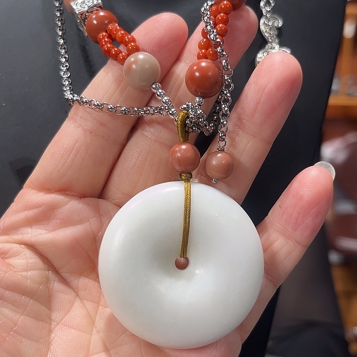 颈饰未镶嵌和田玉