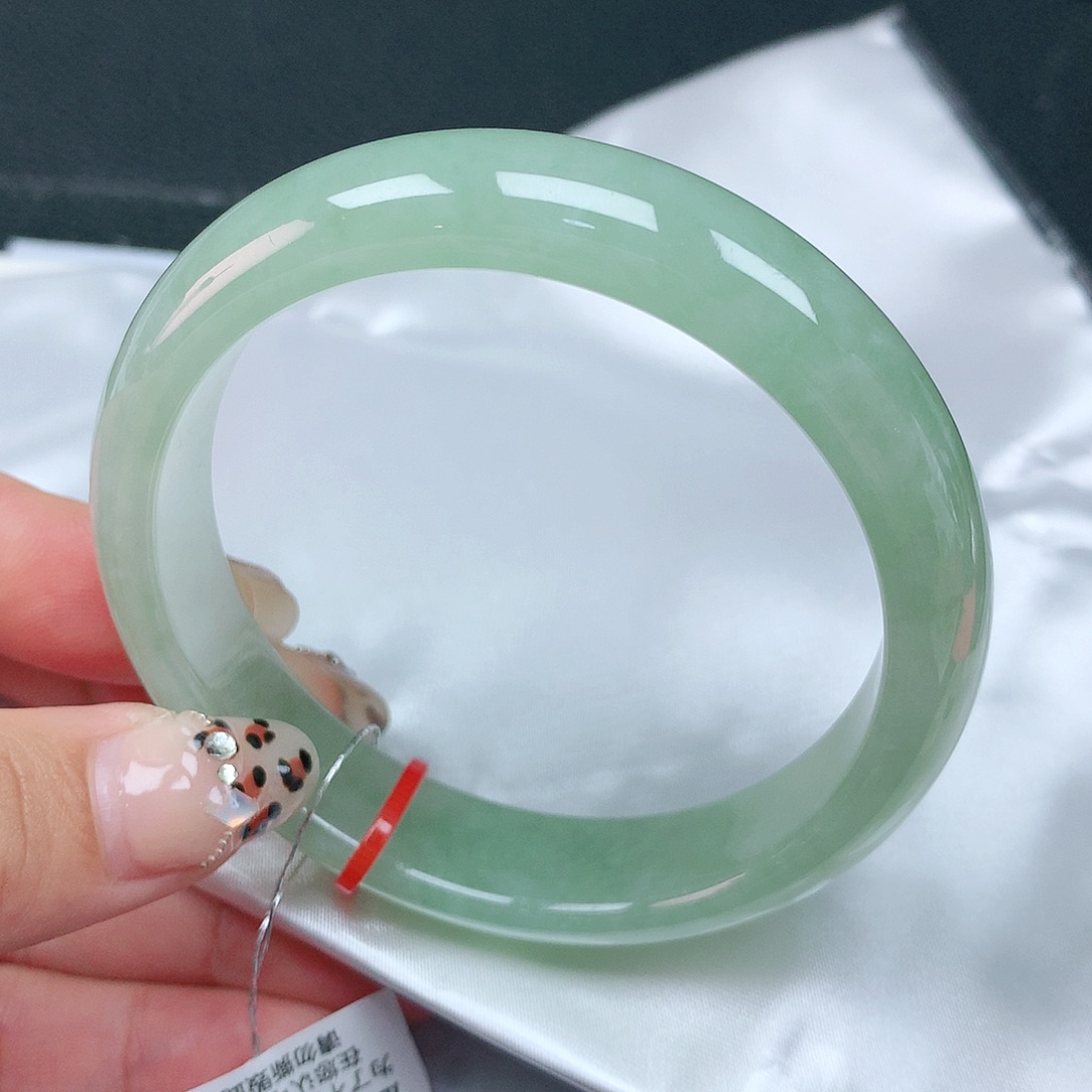 翡翠手镯未镶嵌57圈