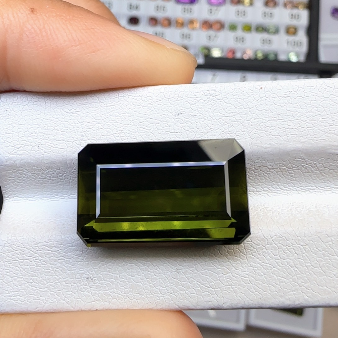 未镶嵌珠宝半成品碧玺21.66克拉