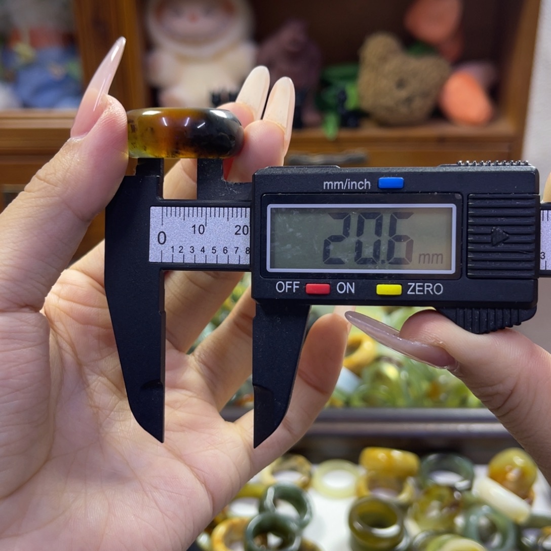 蛇纹石玉未镶嵌手镯11