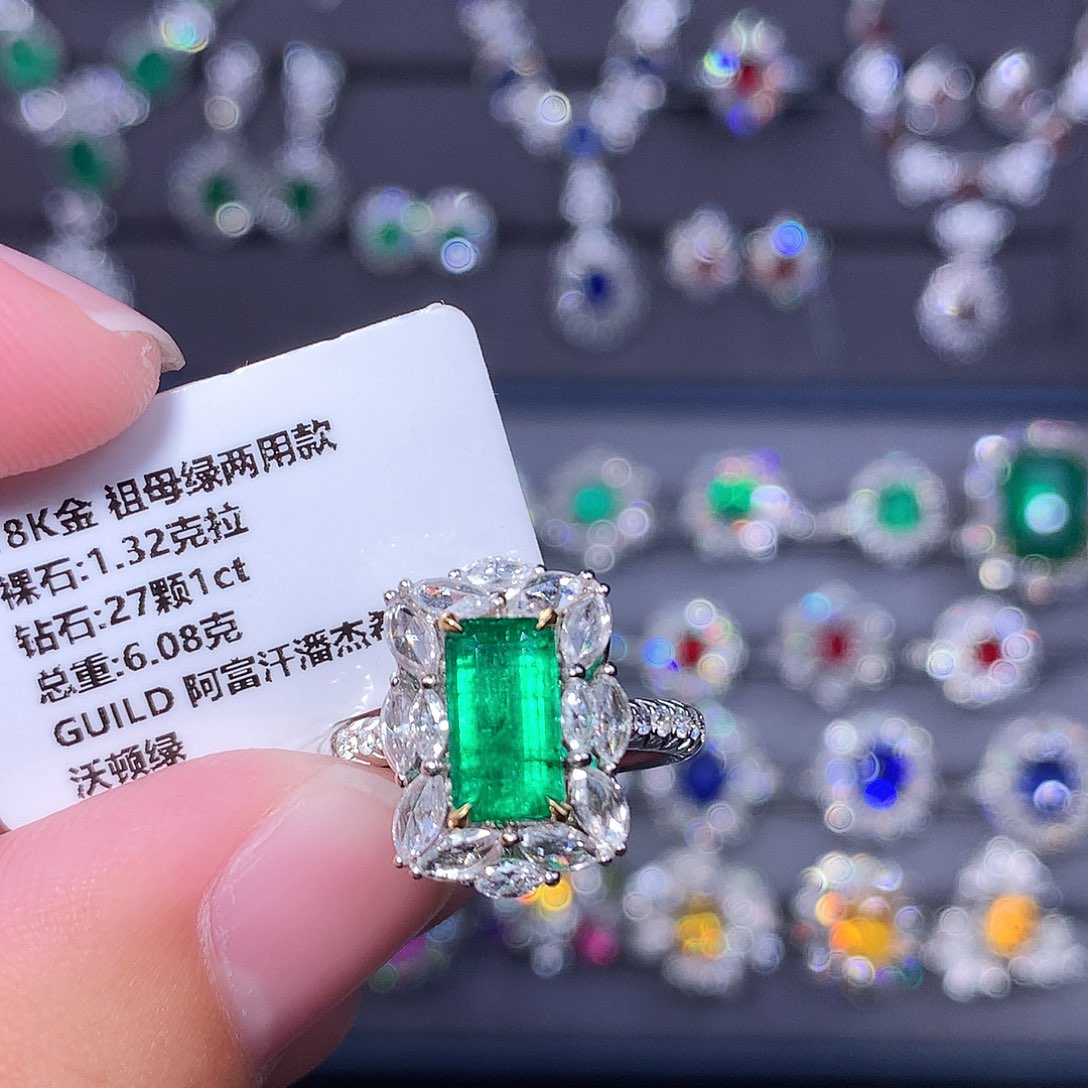 18K金镶嵌祖母绿戒指