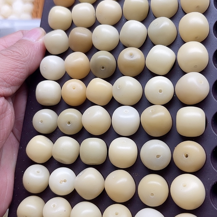 白玉菩提吊坠瑕疵14-12奶白桶珠60颗