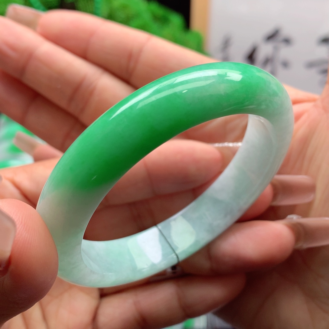 未镶嵌手镯翡翠缅甸