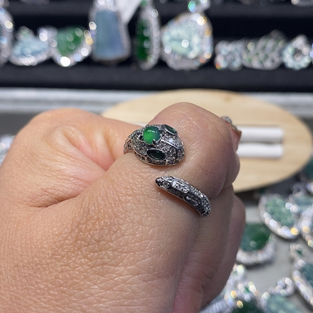 翡翠颈饰未镶嵌翡翠