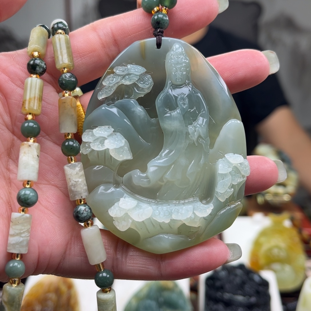 岫玉未镶嵌颈饰挂件