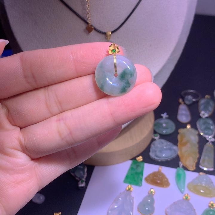 颈饰18K金镶嵌翡翠翡翠