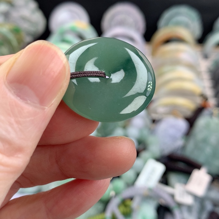 翡翠颈饰未镶嵌吊坠