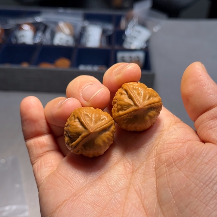 文玩核桃把件三棱558