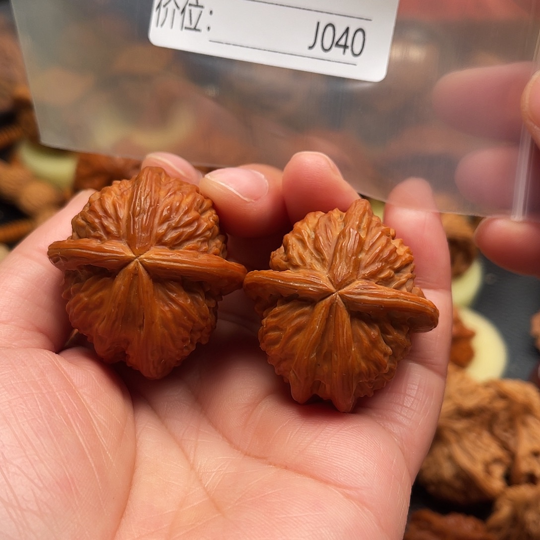 吊坠桃核白狮子五棱