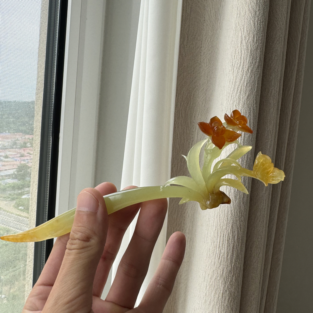 俏色兰花立体雕刻