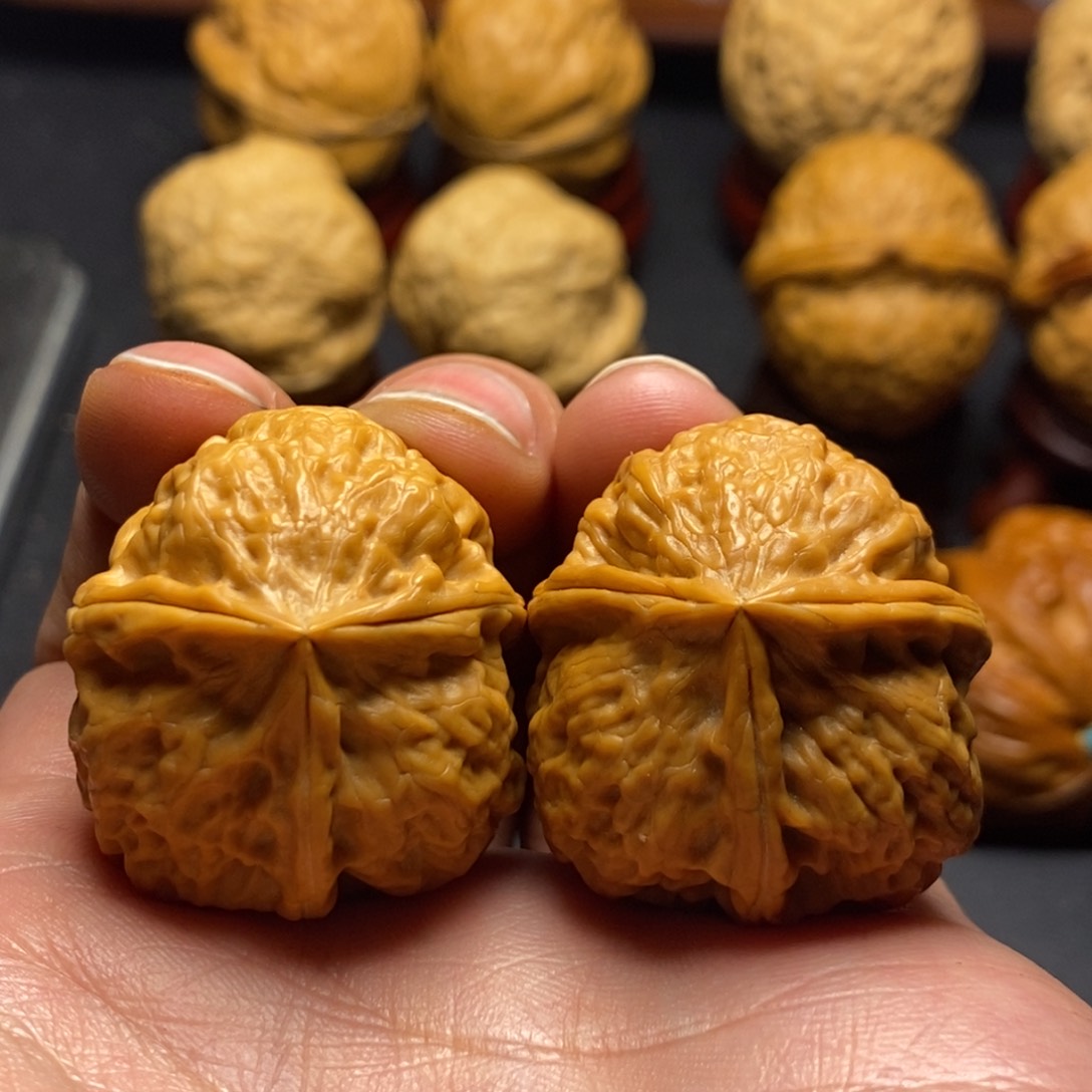 文玩核桃把件34尺绣球三棱