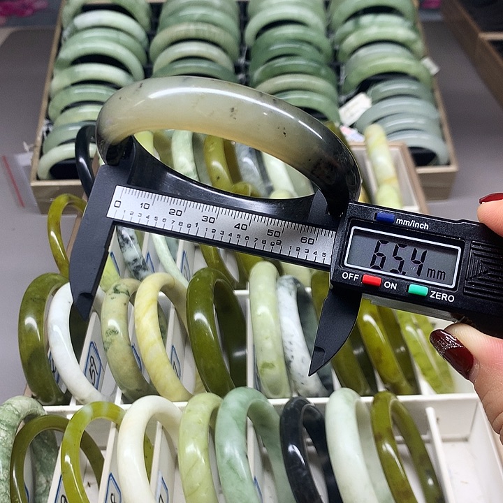 未镶嵌蛇纹石玉手镯41