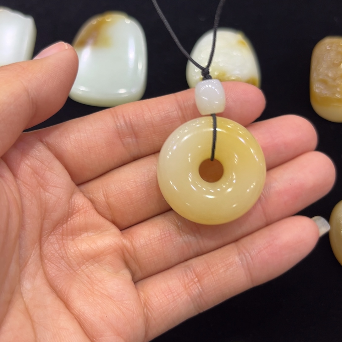 和田玉（糖玉）未镶嵌颈饰