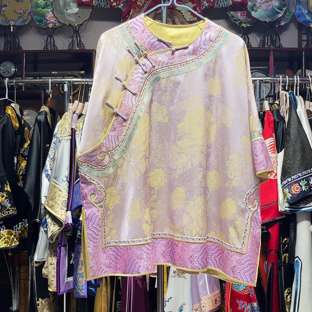 新粉特价精品太太服