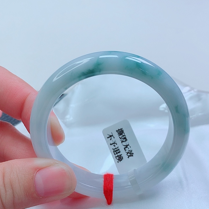 翡翠手镯未镶嵌53.5圈口飘绿手镯