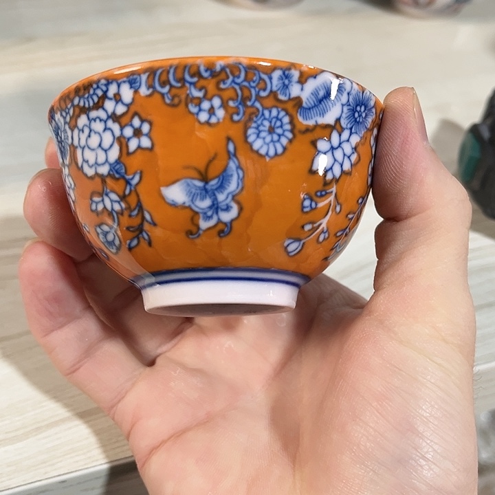 瓷片////景德镇陶瓷杯子。红。