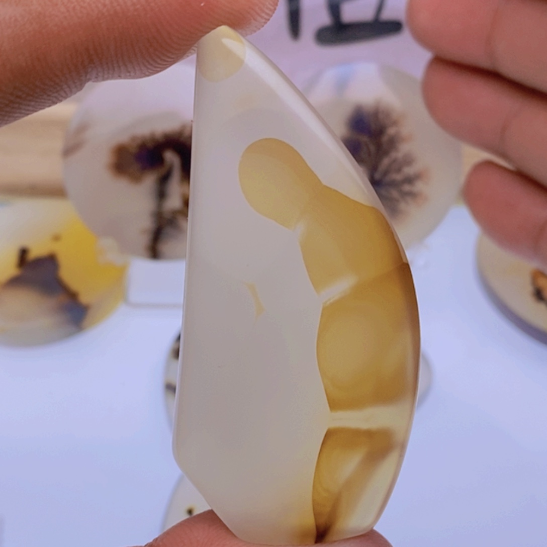 玛瑙/玉髓颈饰未镶嵌