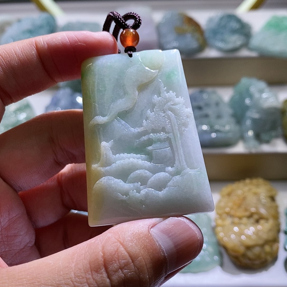 【闪购商品】翡翠颈饰未镶嵌山水
