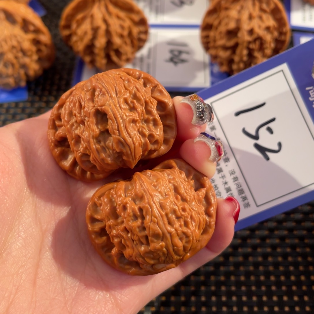 文玩核桃把件152号39尺白狮子