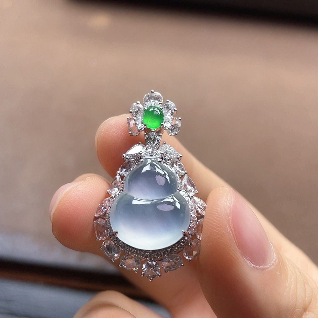 翡翠戒指18K金镶嵌葫芦吊坠