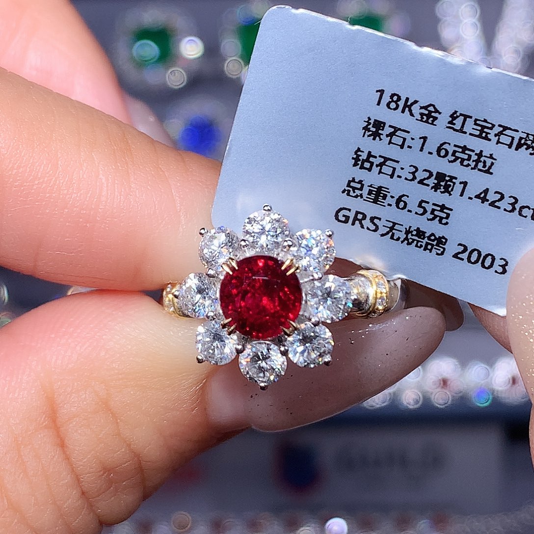 18K金镶嵌红宝石戒指