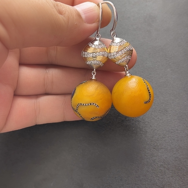 琥珀未镶嵌裸石耳坠