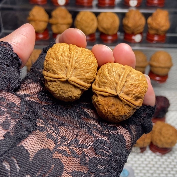 文玩核桃把件铁三棱28