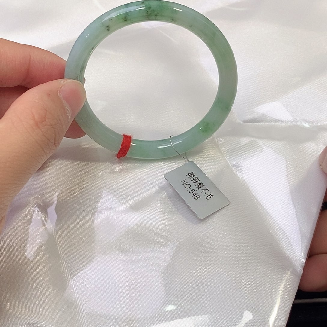 翡翠未镶嵌手镯（圆镯）