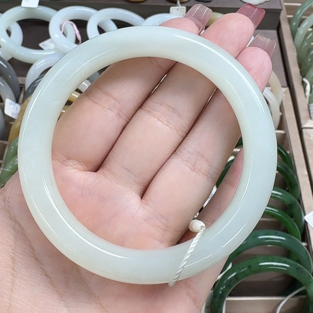 和田玉手镯未镶嵌随*摇