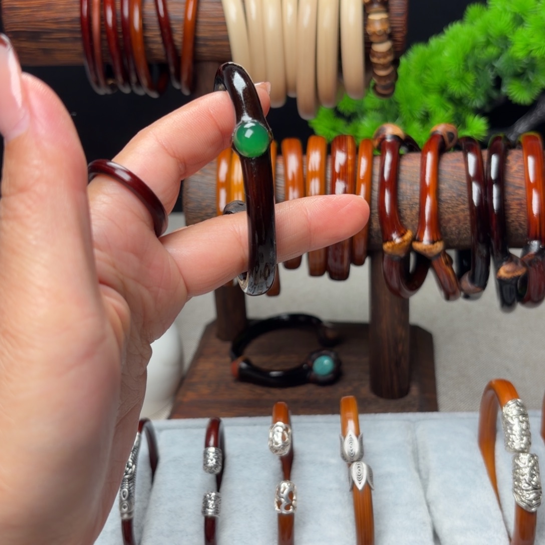 雨***彤木质非金属黑藤手镯