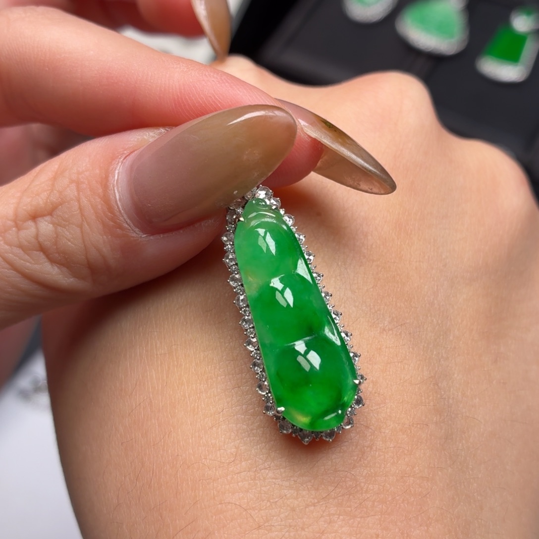 翡翠18K金镶嵌颈饰019福豆