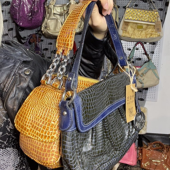 蚕丝包包包包包包包包吧