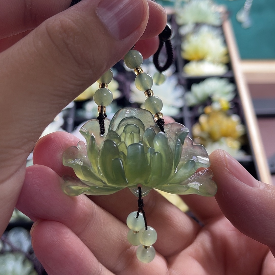 蛇纹石玉未镶嵌颈饰