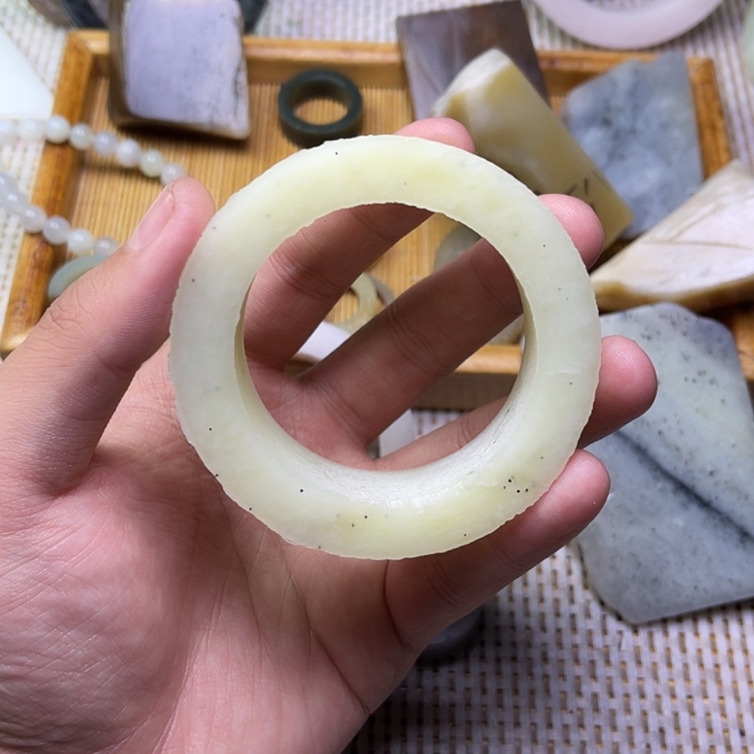 未镶嵌和田玉珠宝半成品L****m