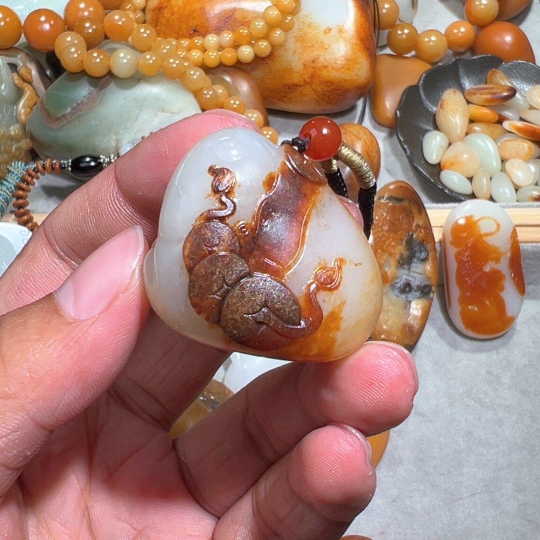 和田玉颈饰未镶嵌温**行