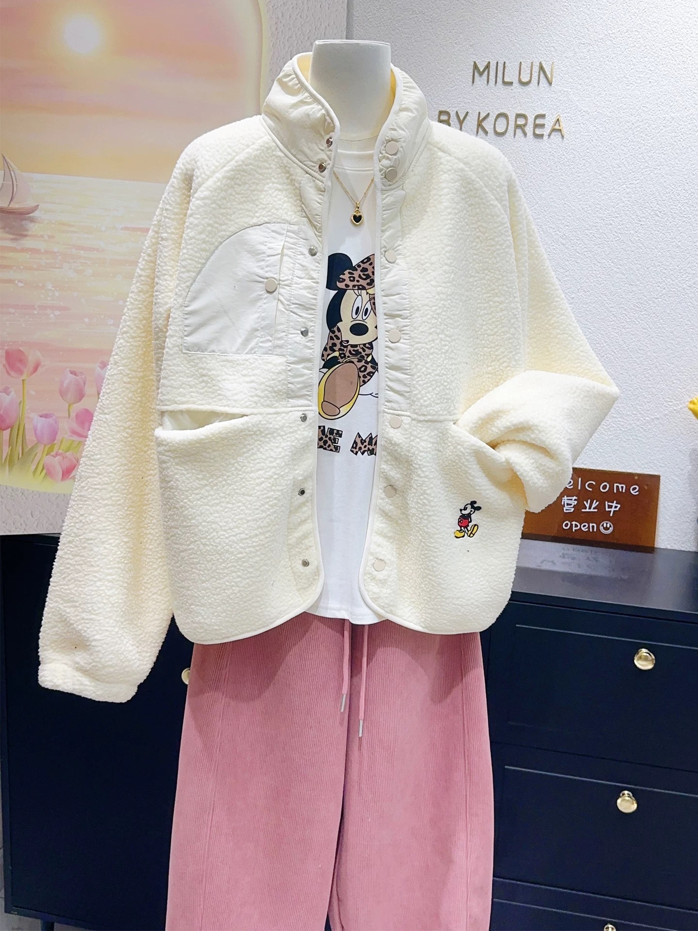 韩国东大门减龄米奇外套~2025秋冬新款米色立领毛毛上衣（097-C）